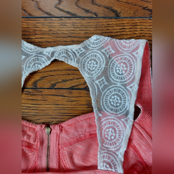 XS Crop Top - Picture 4 of 7